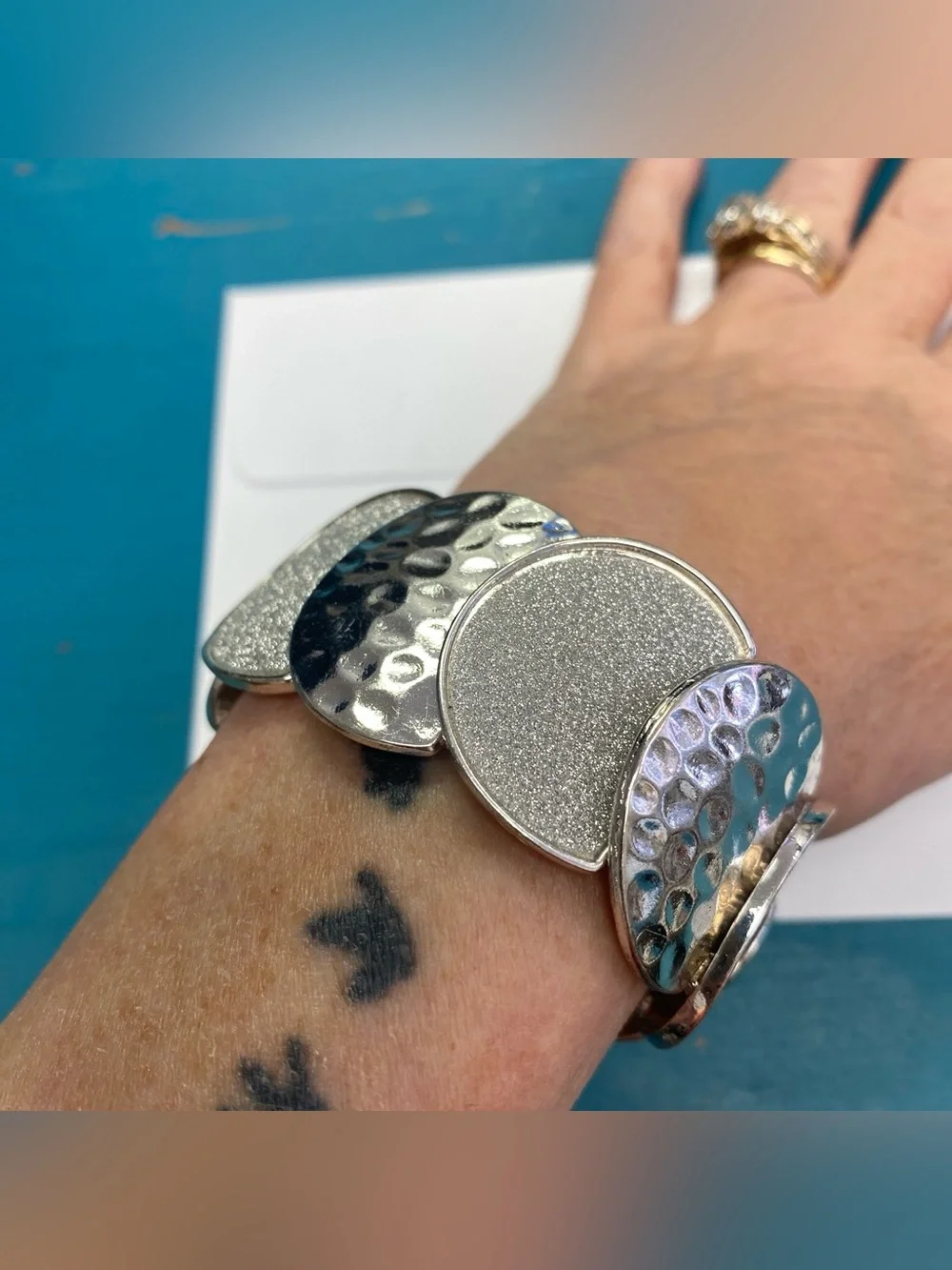 Silver Toned Hammered & Textured Disc Stretch Bracelet